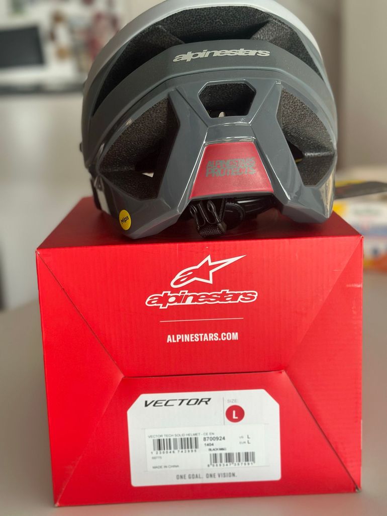Used Alpinestars Vector Tech A1 Helmet bike — image 4 of 6