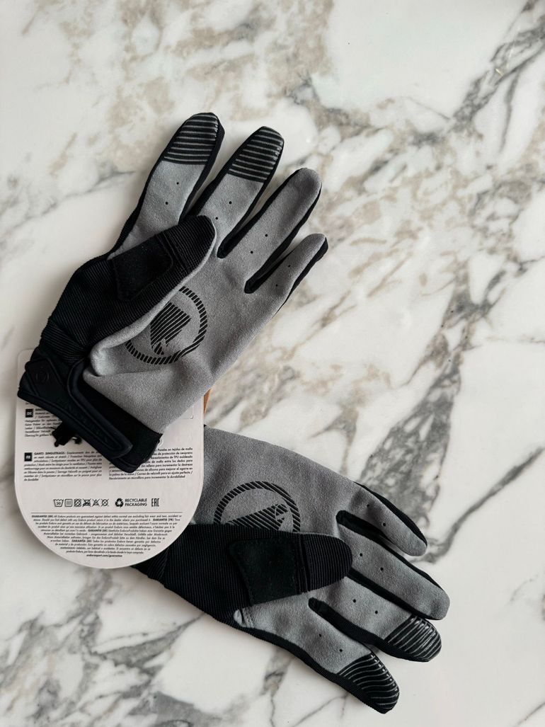 Used Endura Singletrack Glove bike — image 3 of 6