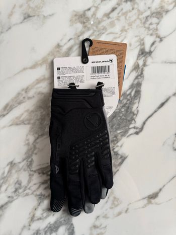 Used Endura Singletrack Glove bike — image 2 of 6