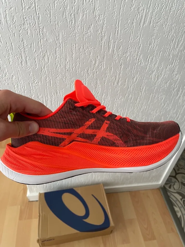 Used Asics SuperBlast bike — image 3 of 5