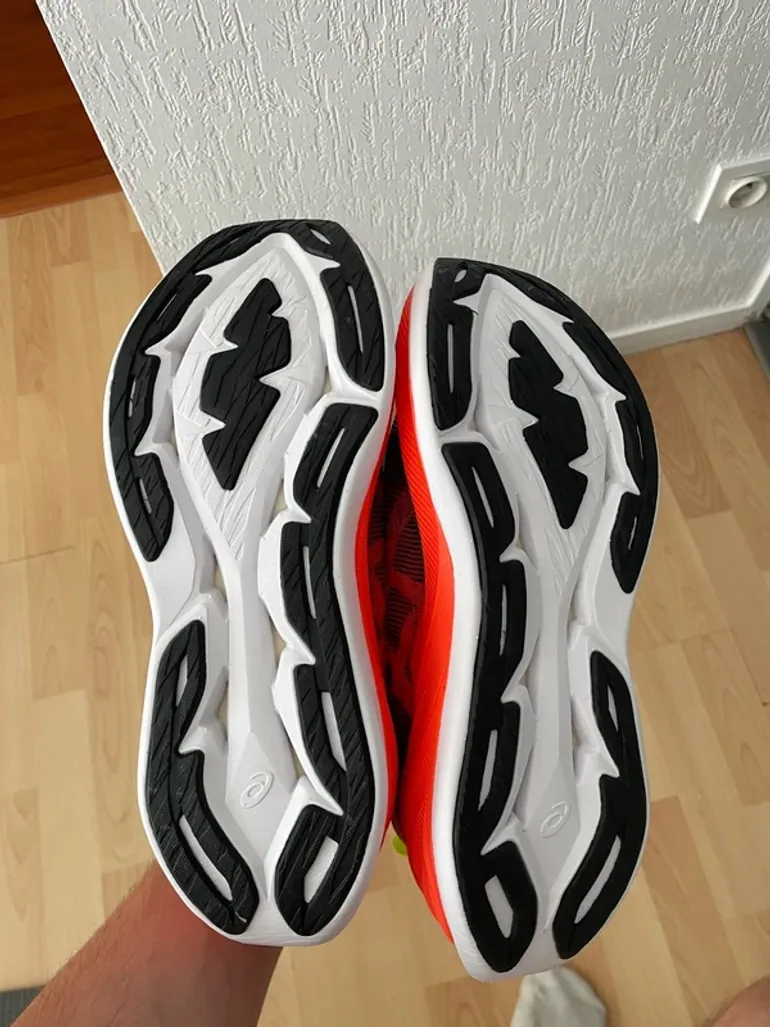 Used Asics SuperBlast bike — image 4 of 5