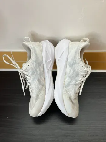 Used Asics Novablast 5 bike — image 5 of 13