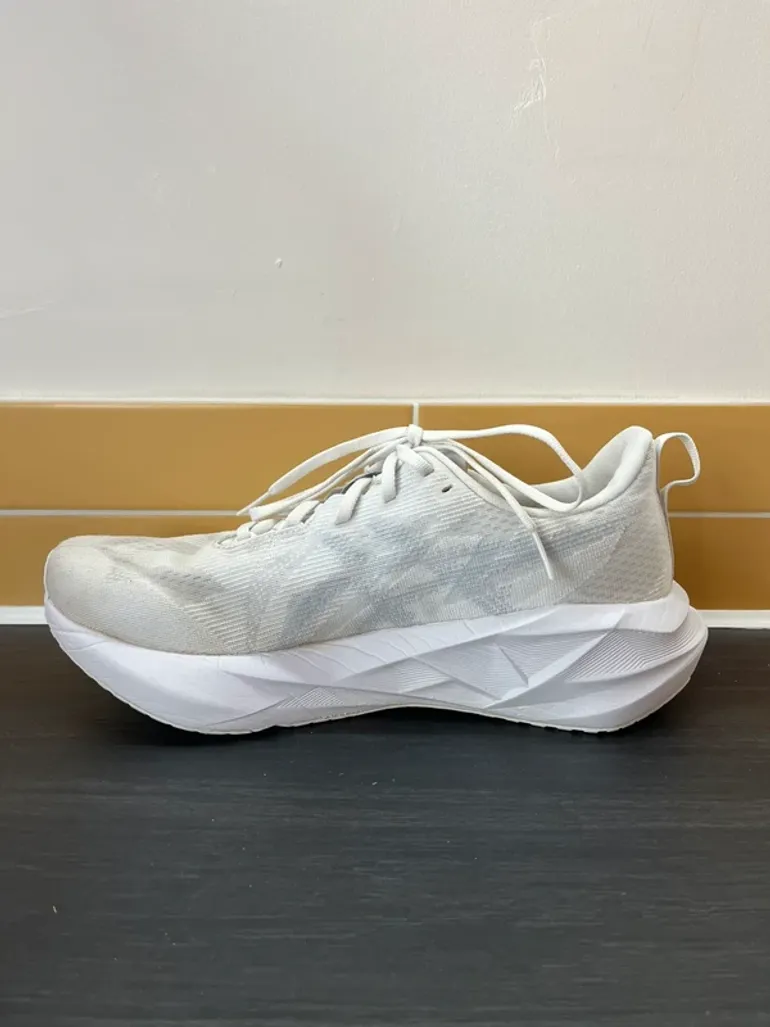 Used Asics Novablast 5 bike — image 9 of 13