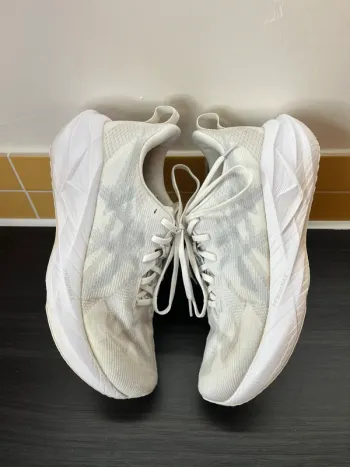 Used Asics Novablast 5 bike — image 3 of 13
