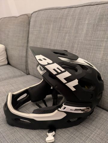 Used Bell Super 2R MIPS Helmet bike — image 1 of 3