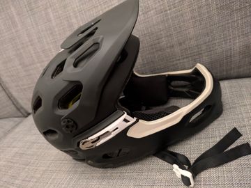 Used Bell Super 2R MIPS Helmet bike — image 3 of 3