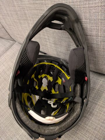 Used Bell Super 2R MIPS Helmet bike — image 2 of 3
