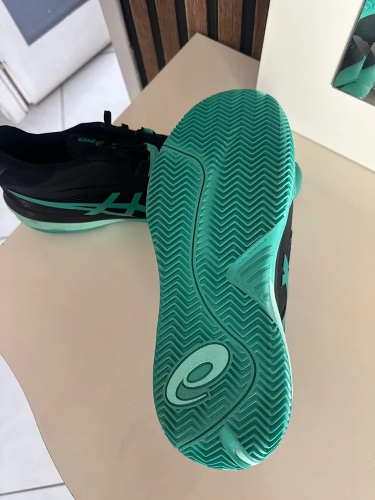 Used Asics Running Shoes bike — image 2 of 2