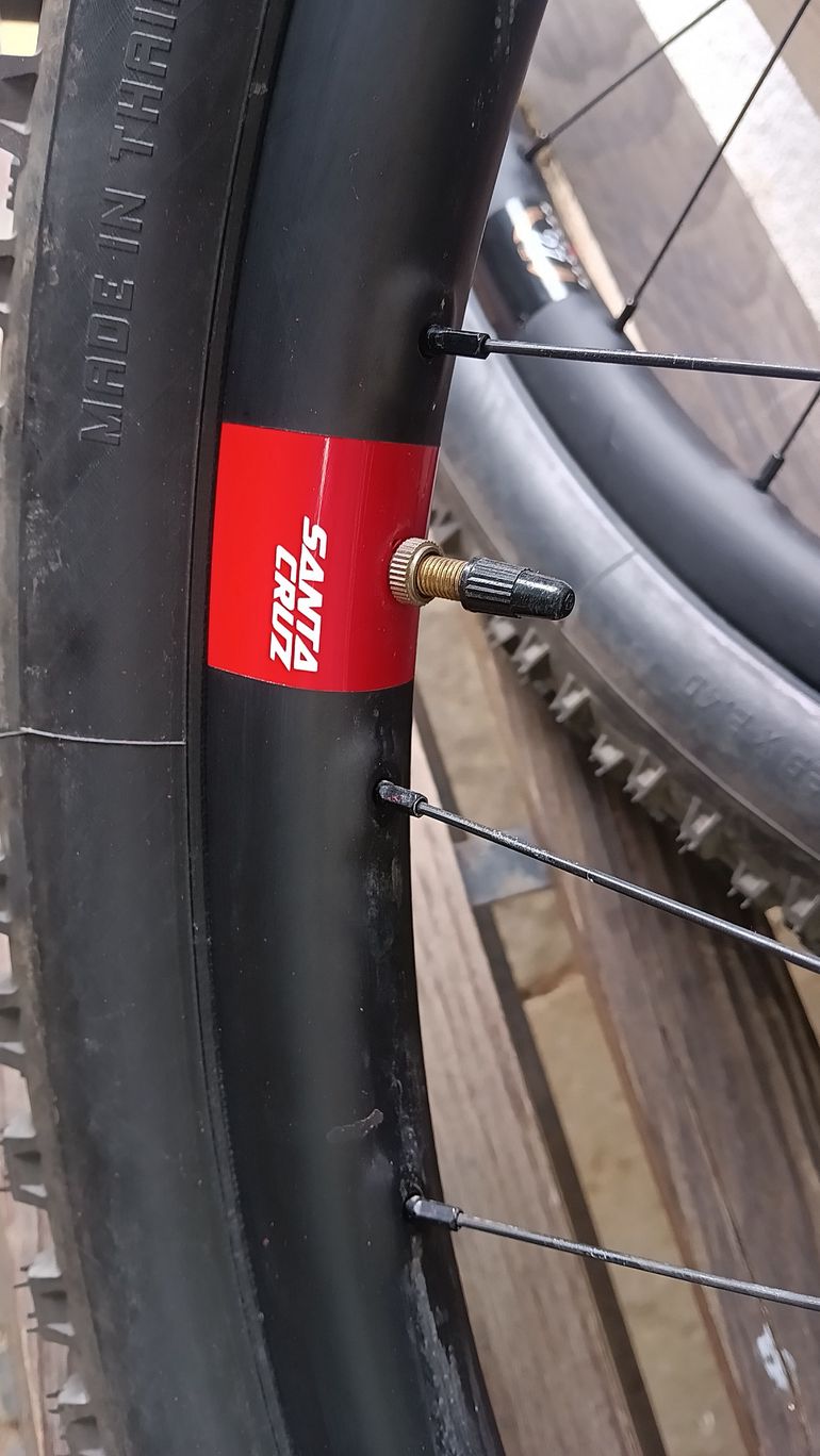 Used Santa Cruz Reserve 27 Carbon Laufradsatz DT 350 29" Boost bike — image 4 of 6