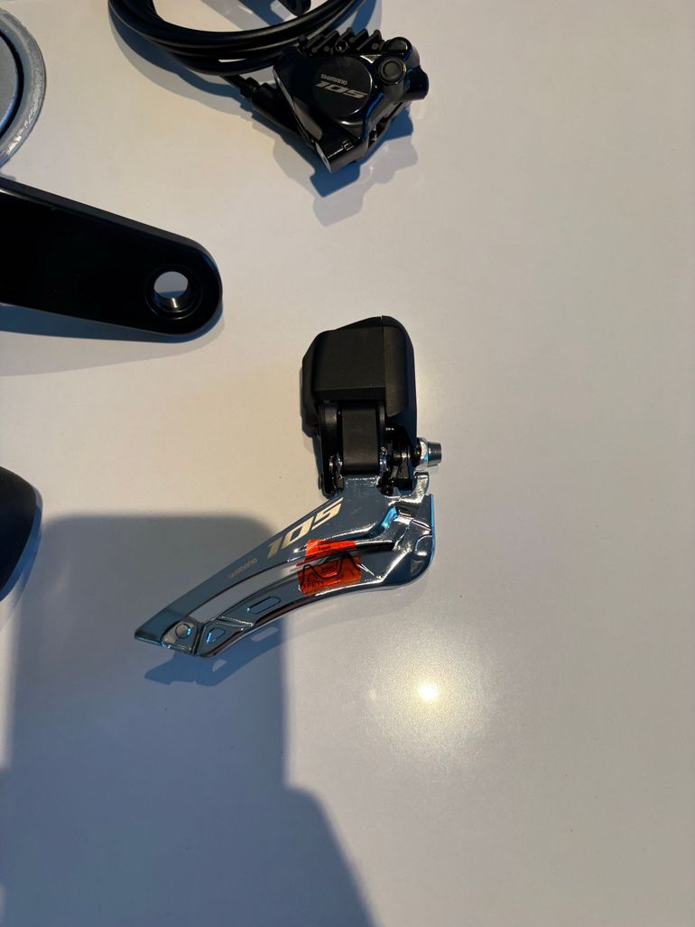Used Shimano 105 DI2 Groupset R7170 2026 bike — image 4 of 11