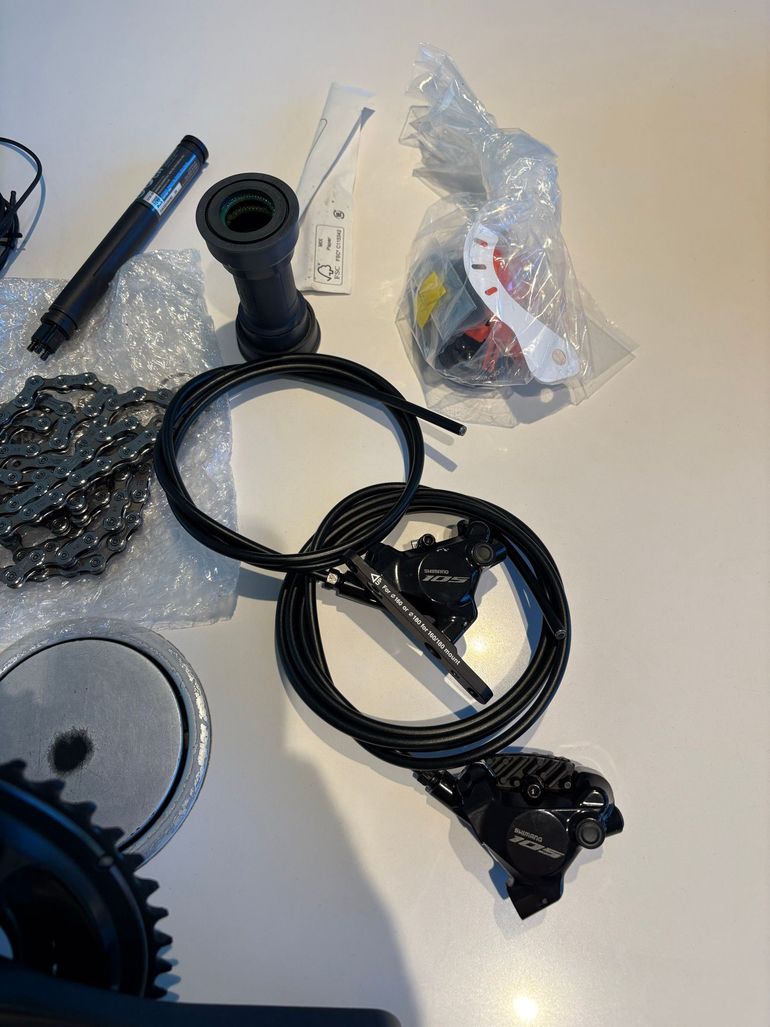 Used Shimano 105 DI2 Groupset R7170 2026 bike — image 7 of 11