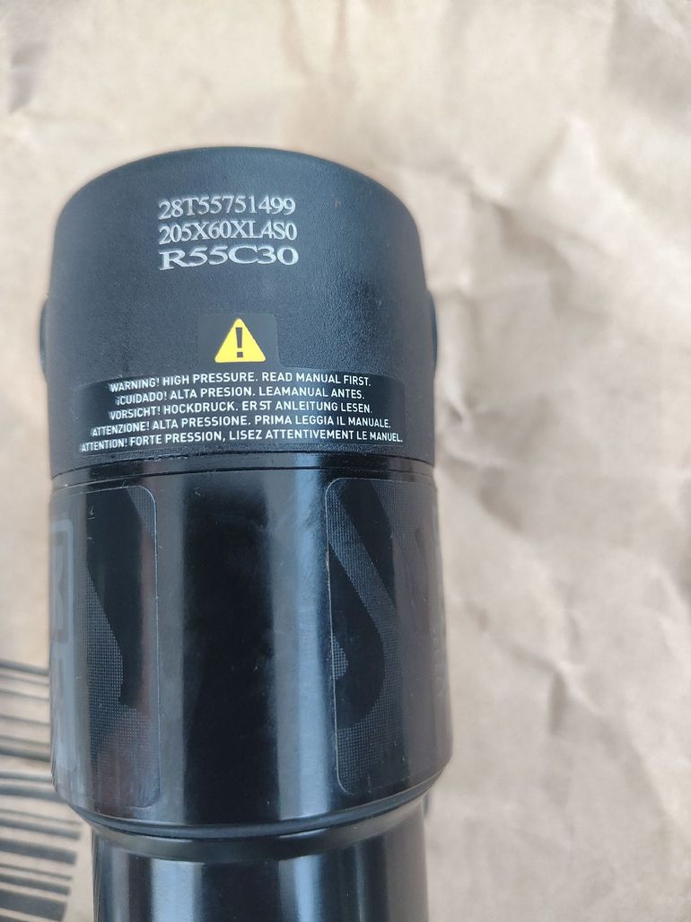 Used RockShox Deluxe Select 205x60mm 2023 bike — image 2 of 4