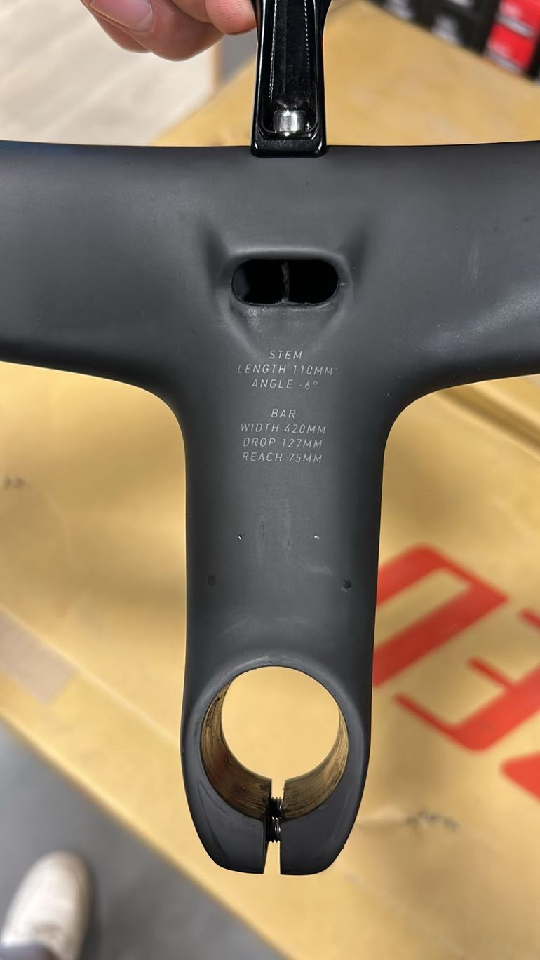 Used Roval Rapide Carbone Handlebar 2024 bike — image 3 of 5