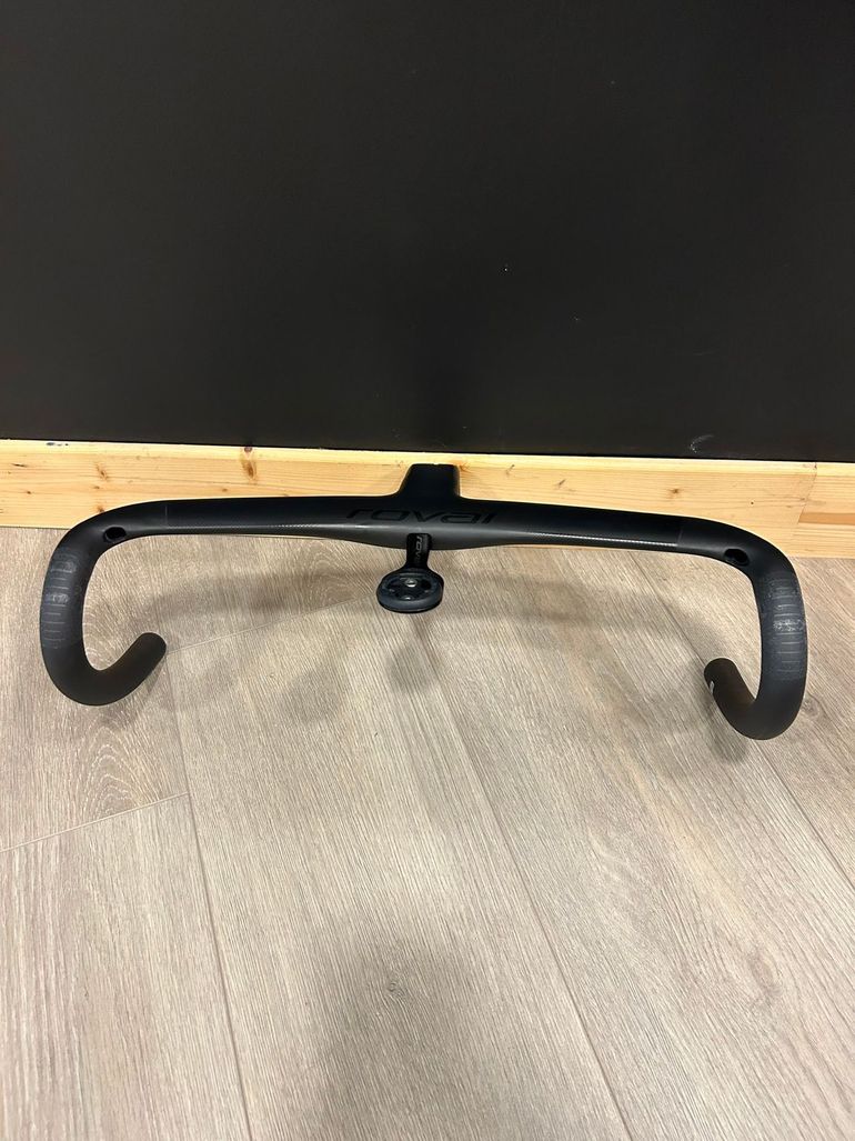Used Roval Rapide Carbone Handlebar 2024 bike — image 2 of 5