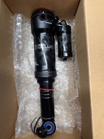 Käytetty RockShox Super Deluxe Select + 205 x 62, 5 2025 Rear Suspension