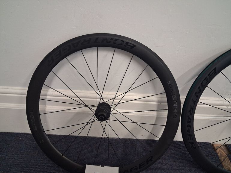 Used Bontrager Aelous 35 2024 bike — image 5 of 7
