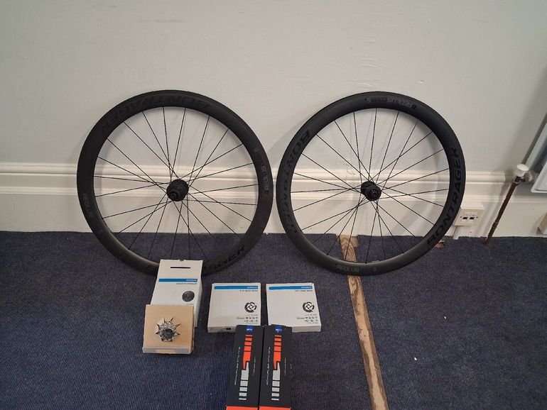 Used Bontrager Aelous 35 2024 bike — image 1 of 7