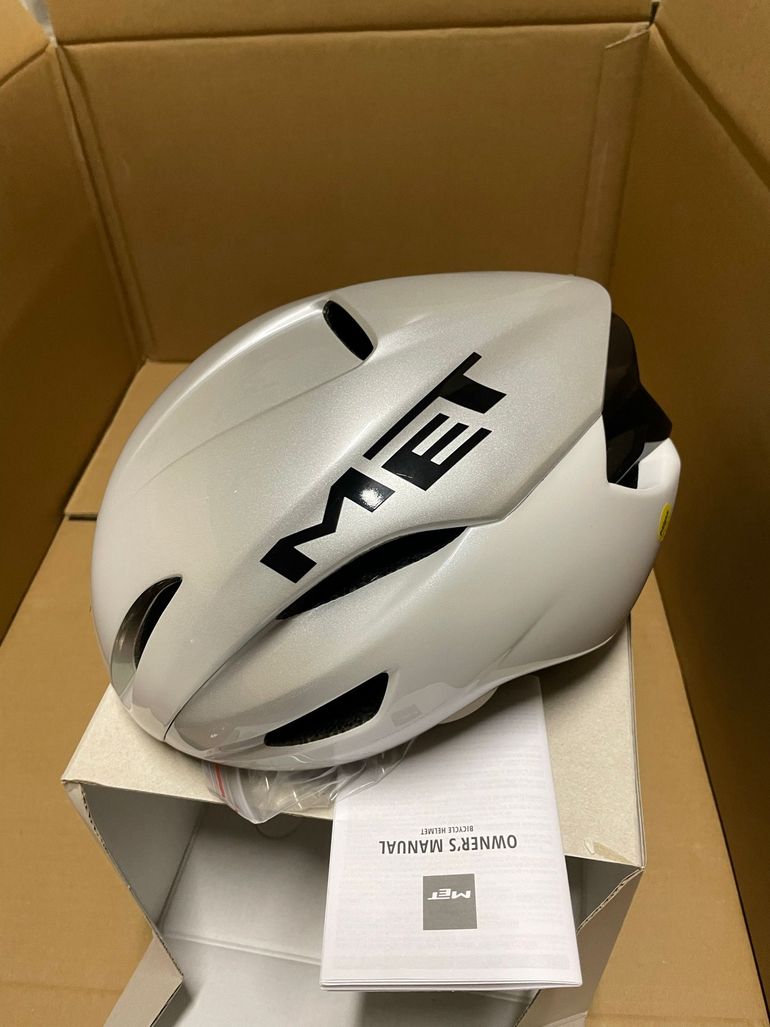 Used MET Manta MIPS Helmet bike — image 1 of 9