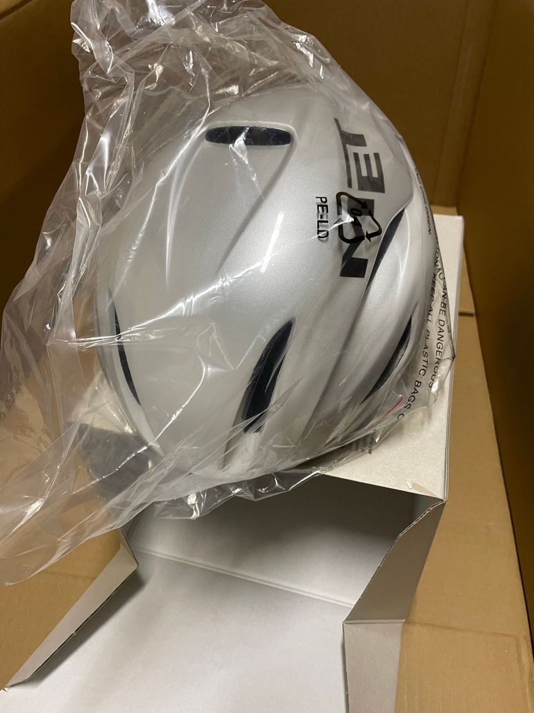 Used MET Manta MIPS Helmet bike — image 3 of 9