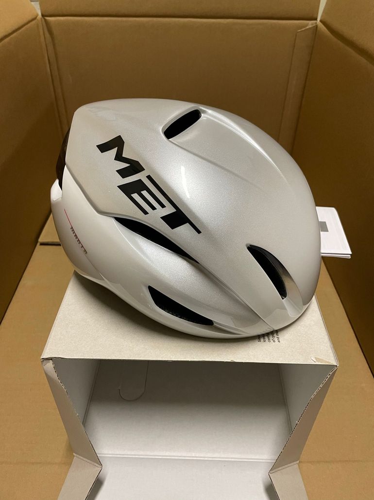 Used MET Manta MIPS Helmet bike — image 2 of 9