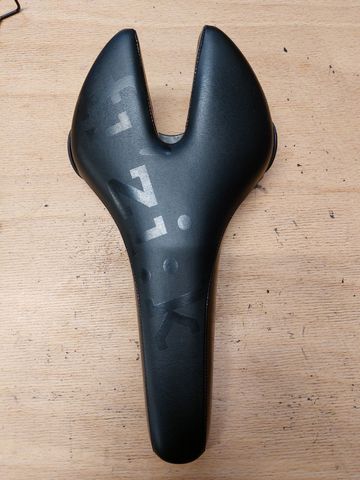Used Fizik Ardea Saddle Saddles & Seatposts