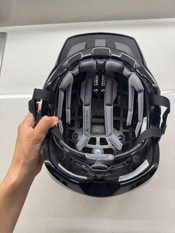Used Endura MT500 MIPS Helmet Black bike — image 8 of 13