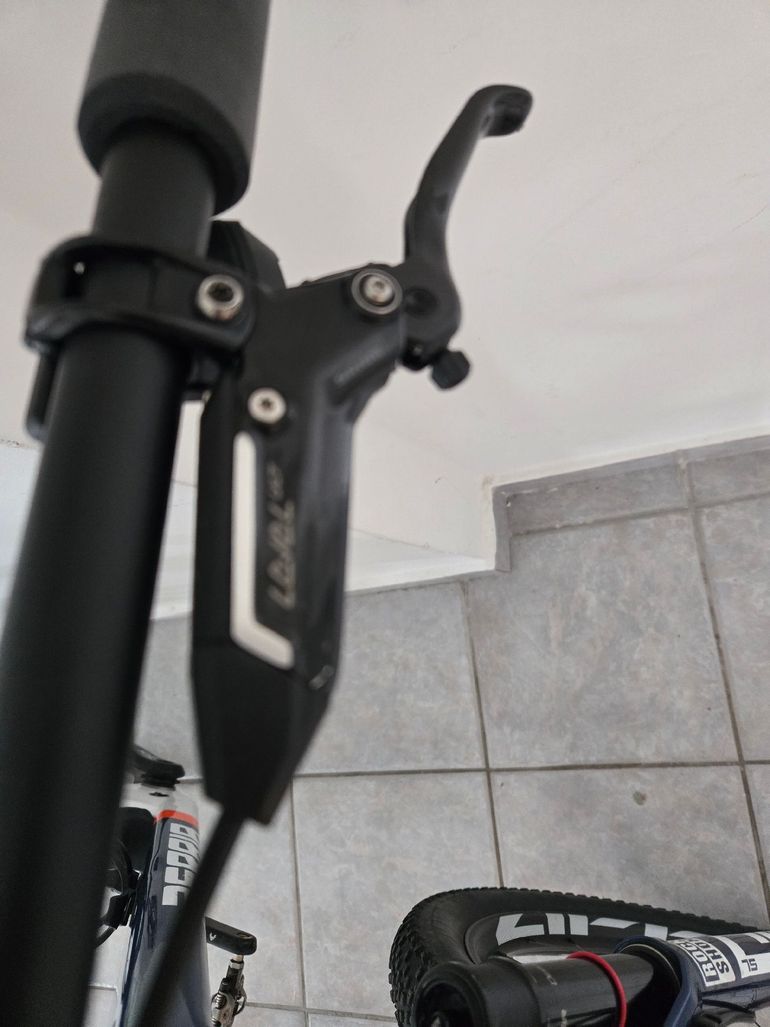 Used Sram Level Ultimate Stealth bike — image 2 of 5