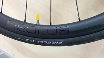 Used Bontrager Aeolus 35 Elite TLR Disc 2025 bike — image 2 of 3
