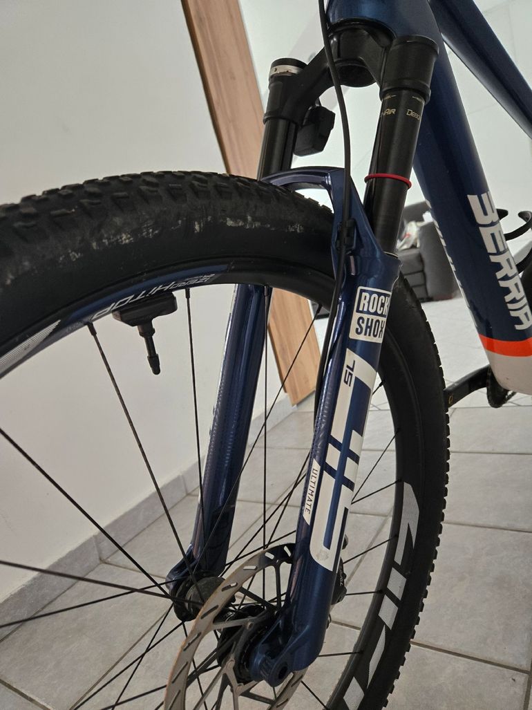 Used RockShox Flight Attendant Suspension Fork bike — image 3 of 4