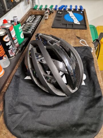 Used Lazer Genesis Helmet 2025 bike — image 5 of 7