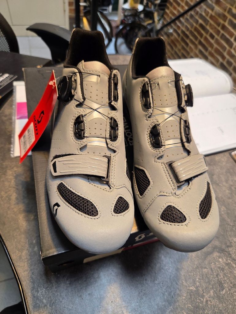 Used Scott Road Comp Boa Reflective 42 2025 bike — image 2 of 4