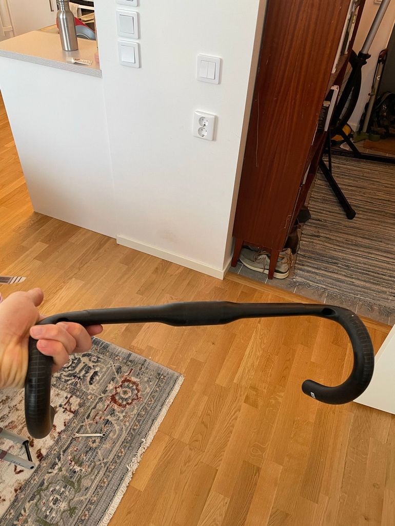 Used Roval Rapide 380mm Handlebar 2025 bike — image 2 of 6