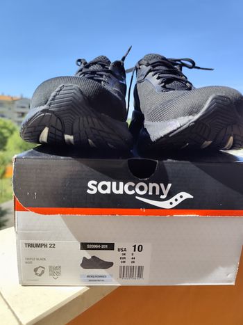 Used Saucony Triumph 22 Triple Black 2025 bike — image 2 of 11