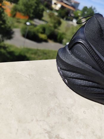 Used Saucony Triumph 22 Triple Black 2025 bike — image 7 of 11