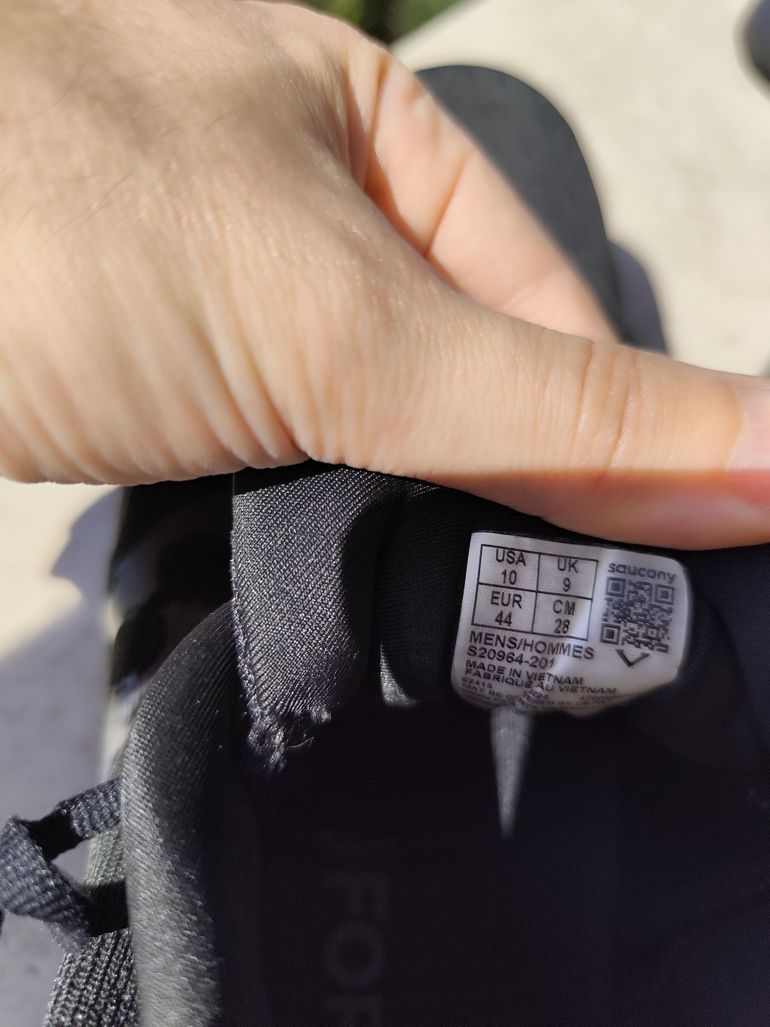 Used Saucony Triumph 22 Triple Black 2025 bike — image 11 of 11