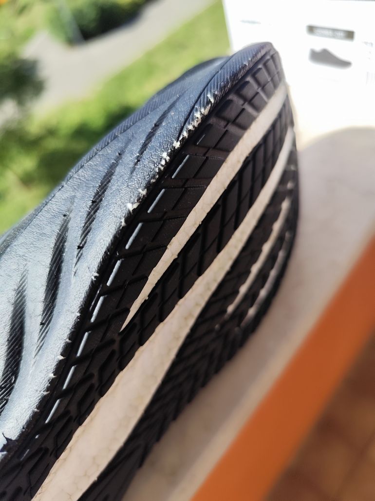 Used Saucony Triumph 22 Triple Black 2025 bike — image 8 of 11