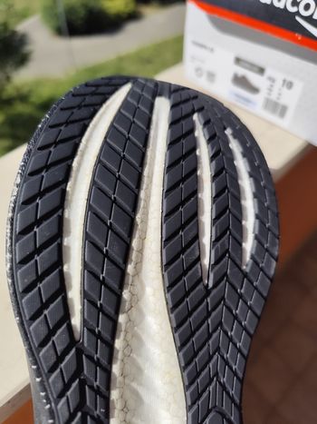 Used Saucony Triumph 22 Triple Black 2025 bike — image 10 of 11