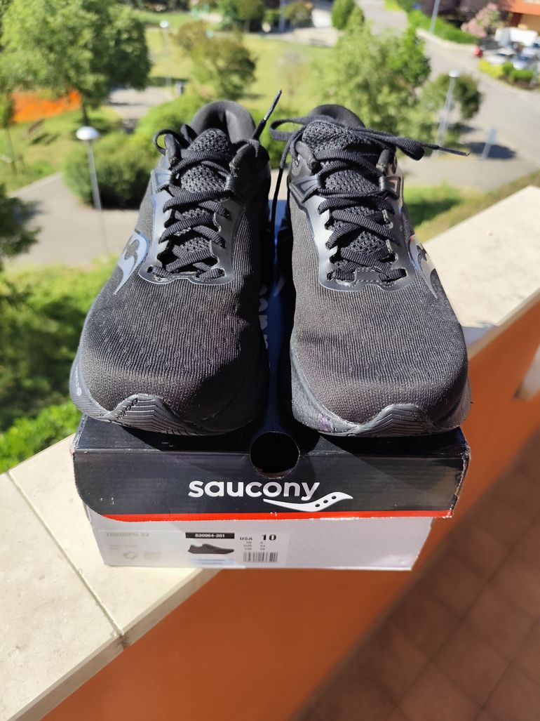 Used Saucony Triumph 22 Triple Black 2025 bike — image 1 of 11
