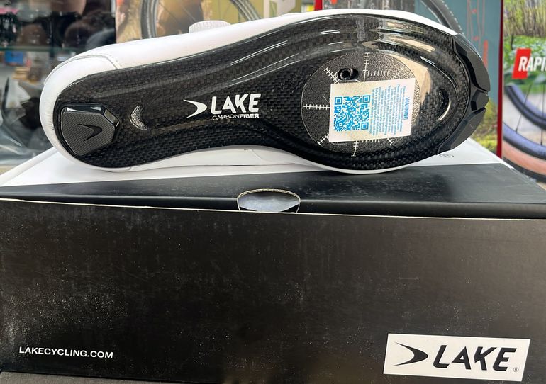 Used Lake CX239 Blanco Clarino 44 Wide bike — image 2 of 3