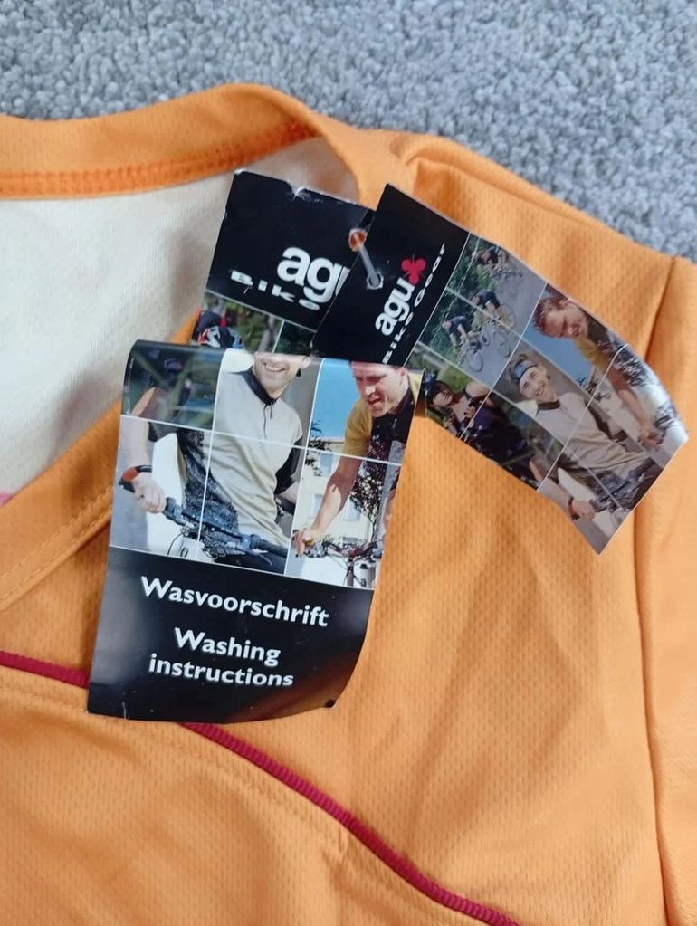 Used AGU Maillot Femme Taille M - 21126r - neuf - Brodé - Col en V bike — image 2 of 6