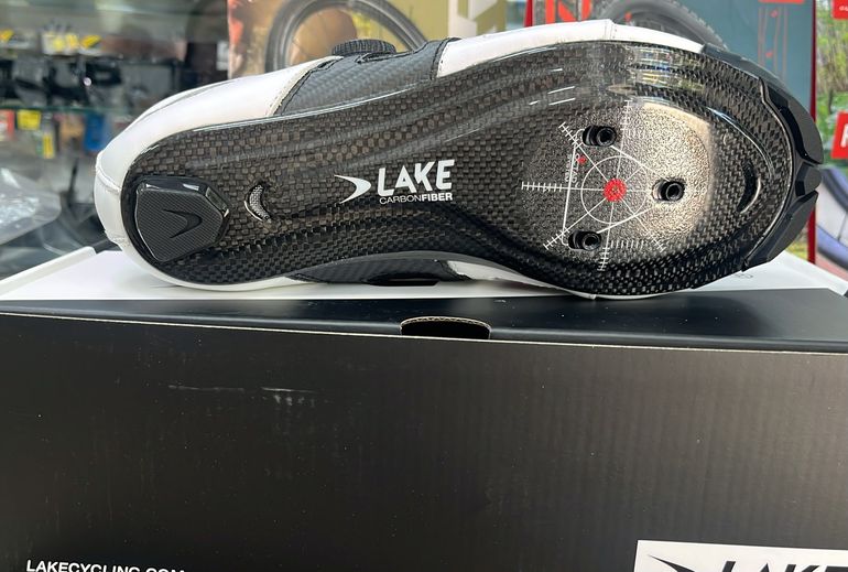 Used Lake CX242 Blanco 42 Wide bike — image 2 of 3