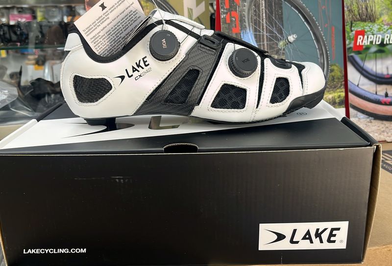 Used Lake CX242 Blanco 44 Wide Cycling Shoes