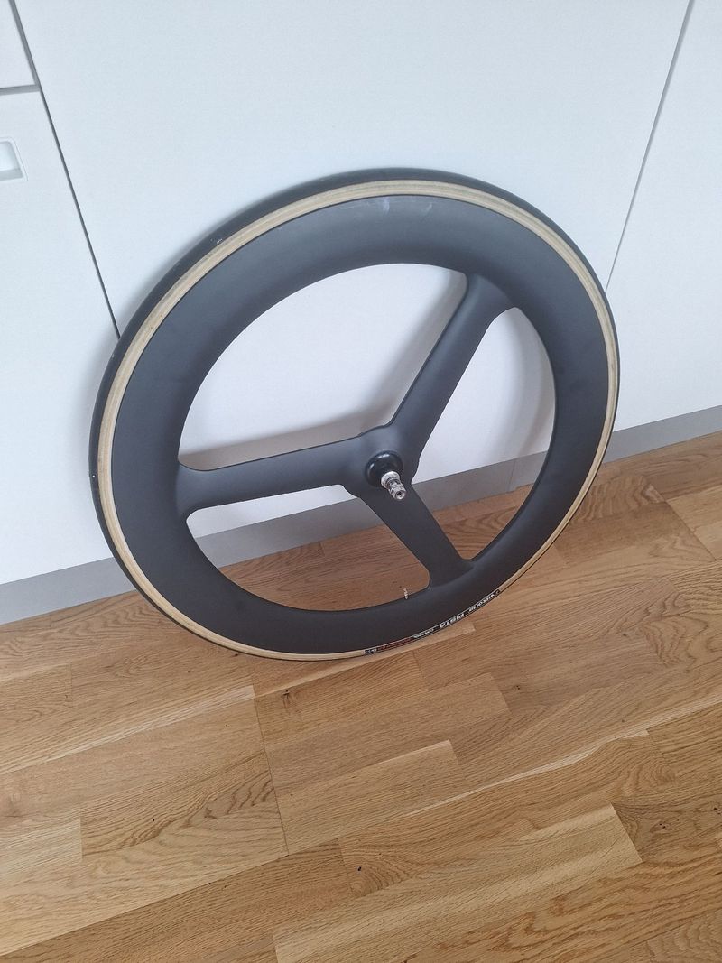 Used Light bycicle Front Track Wheel 2025 bike — image 1 of 4