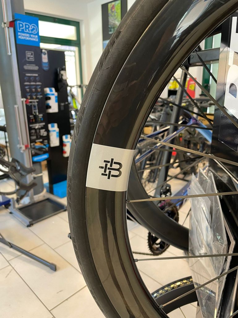 Used Black Inc 48|58 Wheelset bike — image 3 of 14