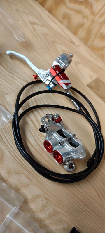 Hope Tech 4 E4 Brake Set 2023 bike d'occasion — image 1 sur 8