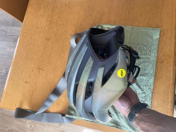 Used MET Trenta MIPS Wander 2026 bike — image 4 of 6
