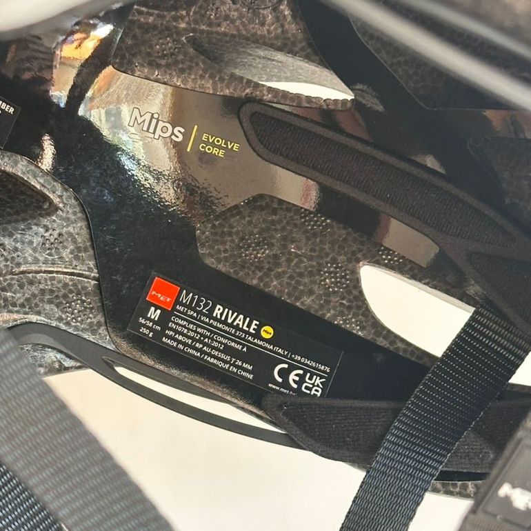 Used MET Rivale Mips Helmet bike — image 8 of 8