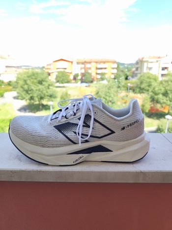 Used New Balance FuelCell Propel v5 2025 bike — image 3 of 12