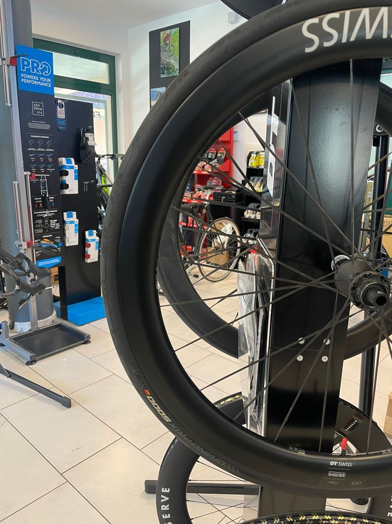 Used Dt Swiss ARC 1100 Wheelset with DT 180 Hub bike — image 19 of 19