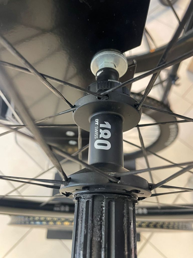 Used Dt Swiss ARC 1100 Wheelset with DT 180 Hub bike — image 14 of 19